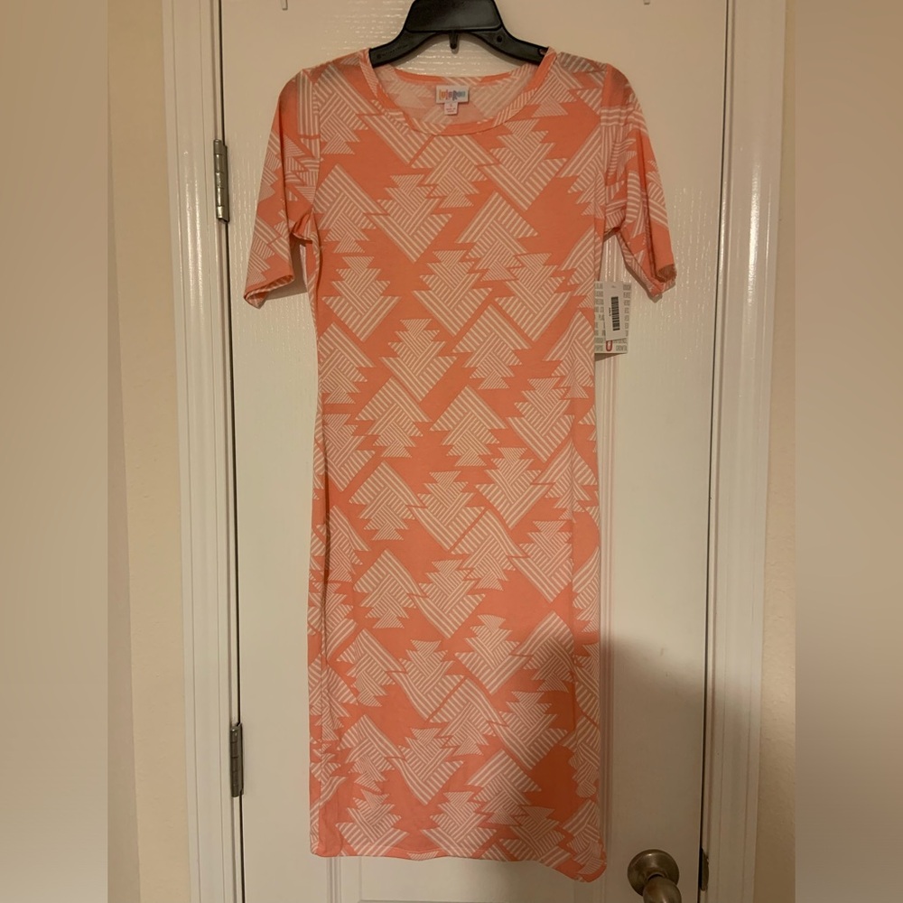 NWT LuLaRoe Julia Pink & White Geometric Print 3/4 sleeves Dress Size Small